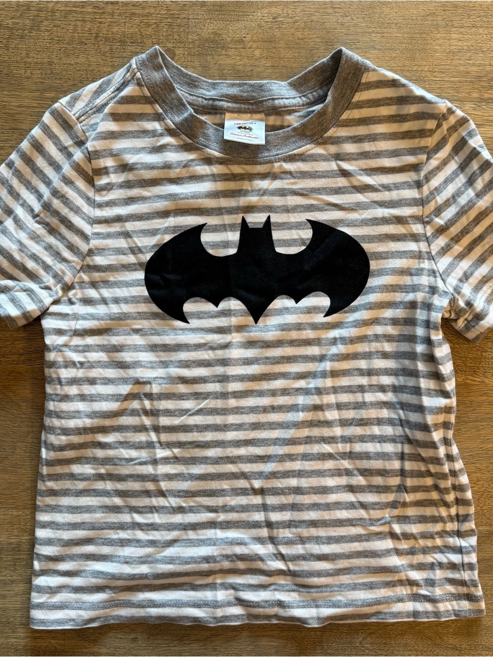 Hanna Andersson Batman logo gray and white striped tee size 100 (4)